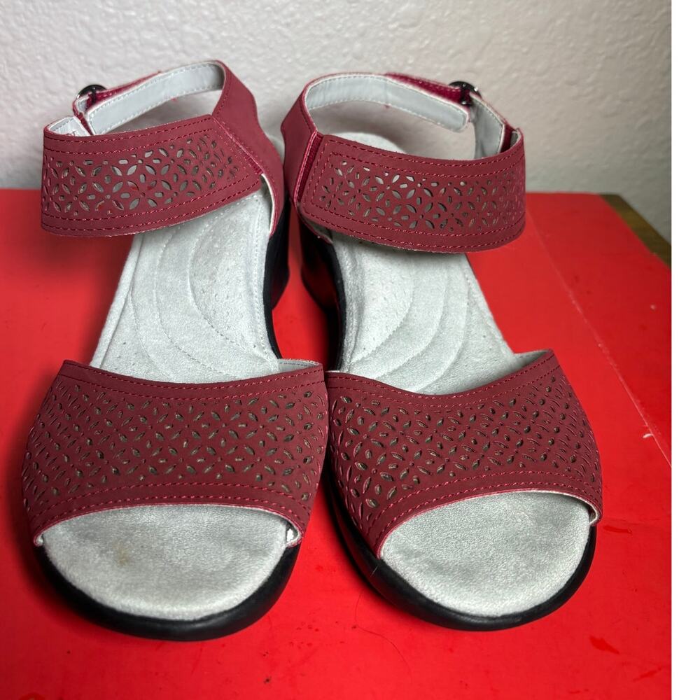 JBU by Jambu Memory Foam Dark Red Sandals size 8.5 M NWOT